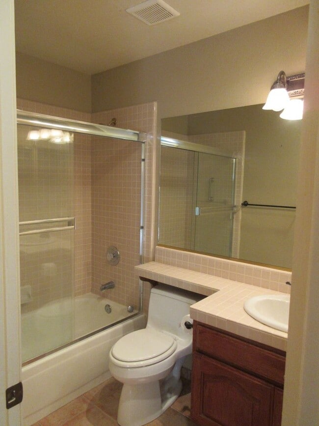 Building Photo - 2 bed 2 bath on Blacklake Golf Course