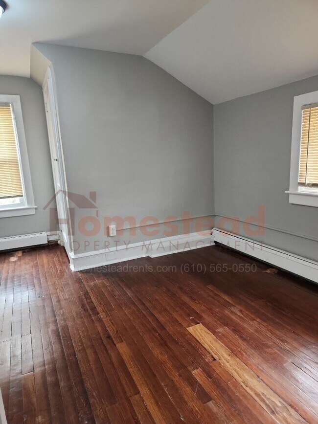 Building Photo - 5 BEDROOM HOME FOR RENT IN COLLINGDALE!