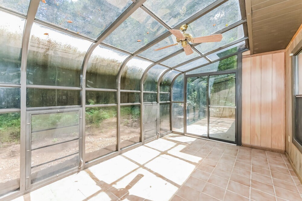 Building Photo - 1100 Creekwood Cove