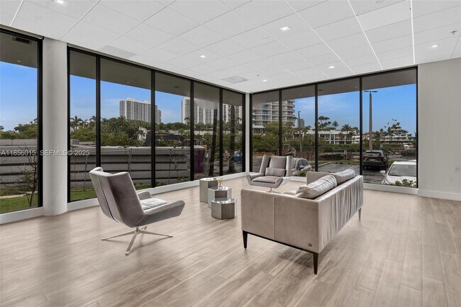 Building Photo - 20505 E Country Club Dr