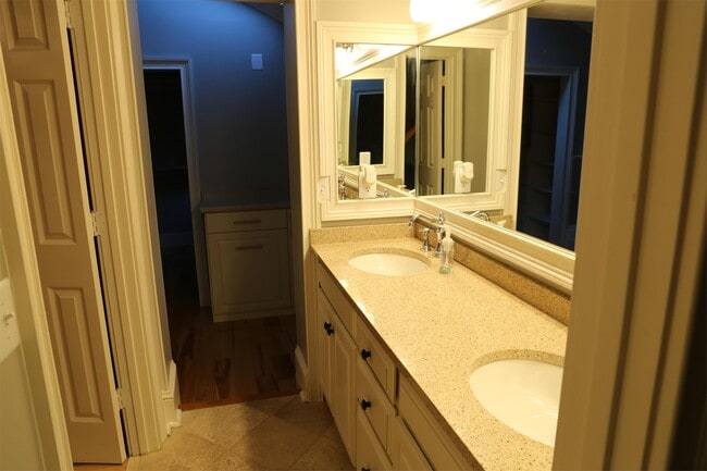 Building Photo - 3809 Allenhurst Dr