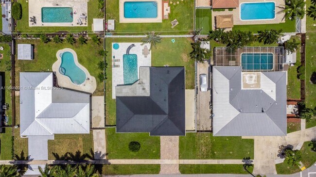 Building Photo - 669 NW 15th Ave