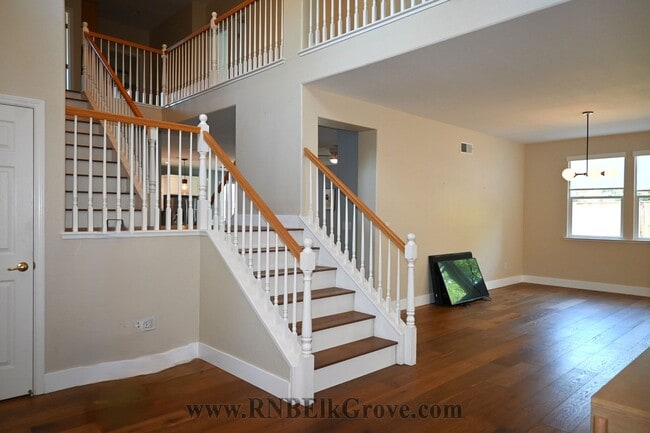 Building Photo - 5 Bedroom Home in Elk Grove! - Resident Benefit Package Property