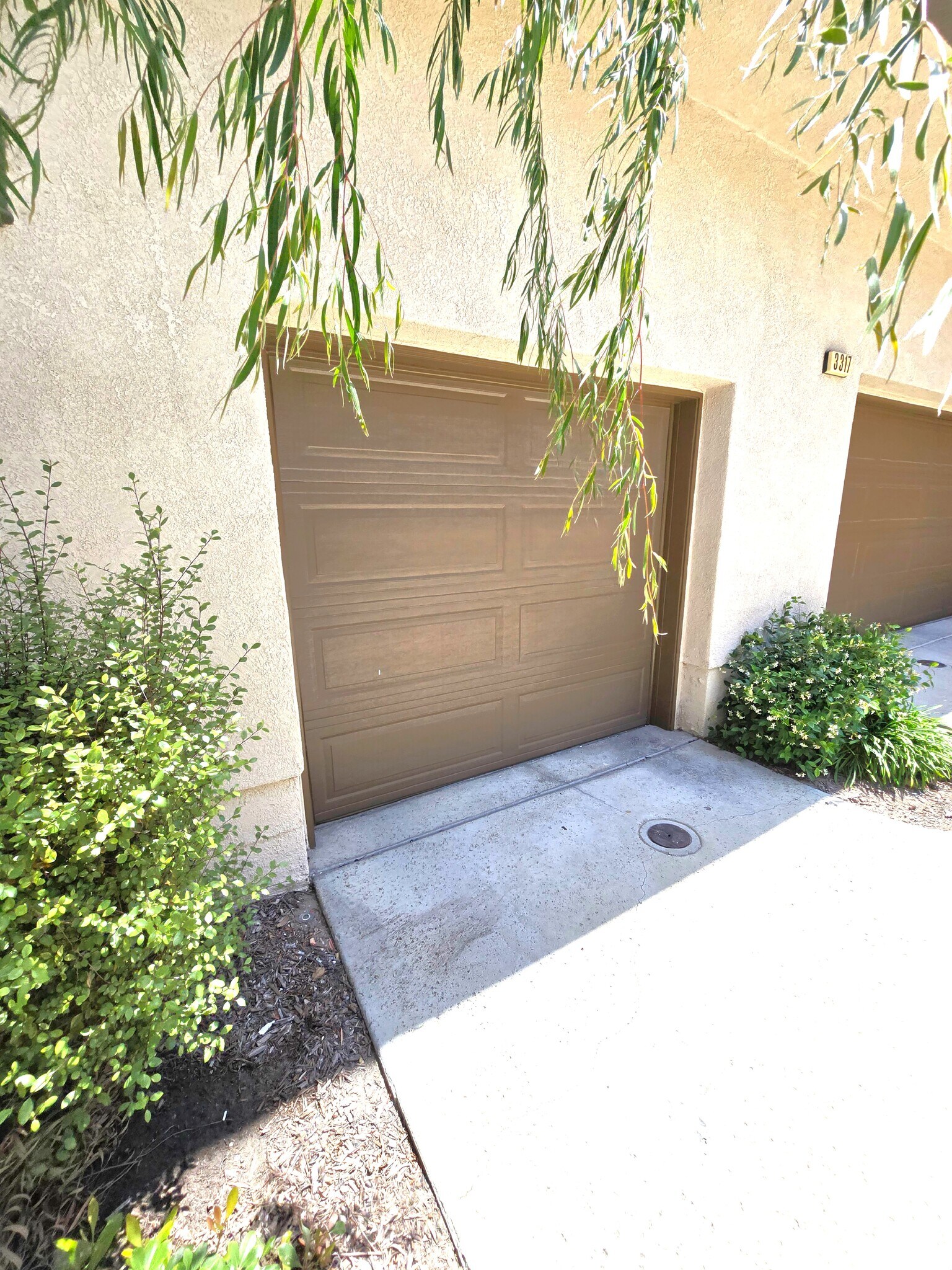 Building Photo - 3319 N Ventura Rd