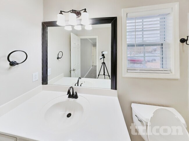 Building Photo - 146 Abbey Rd