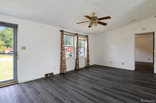Building Photo - 15060 Michael St
