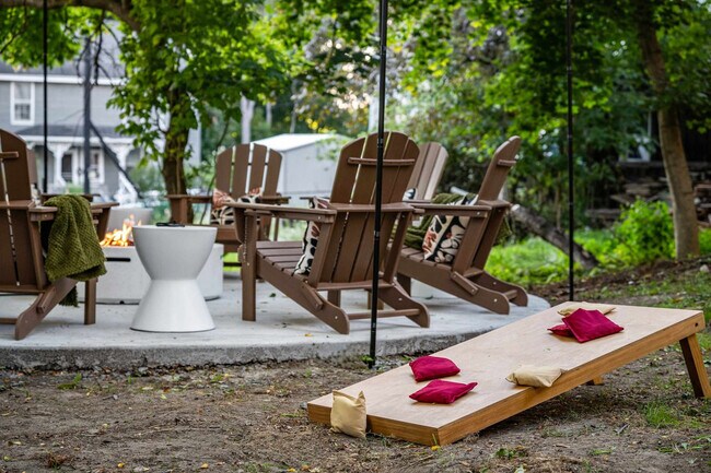 Building Photo - 52 Church St