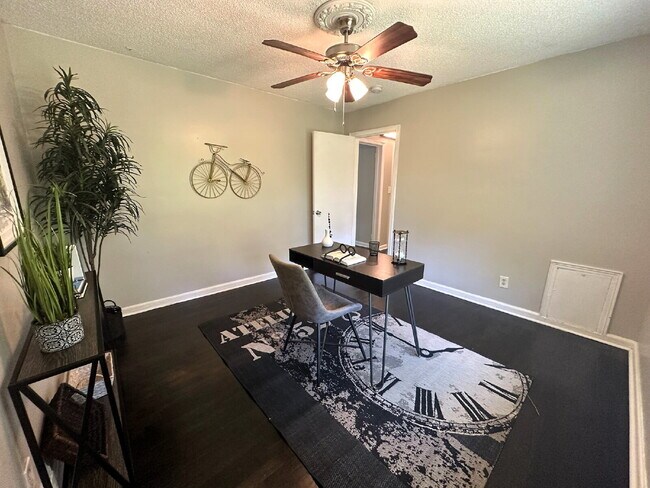 Building Photo - Beautifully Updated Decatur Home with Spacious Backyard! Move-In Special: Get approved and move i...