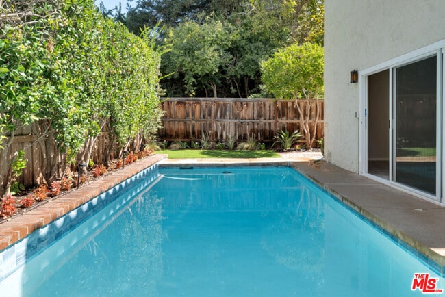 Building Photo - 603 Racquet Club Ln