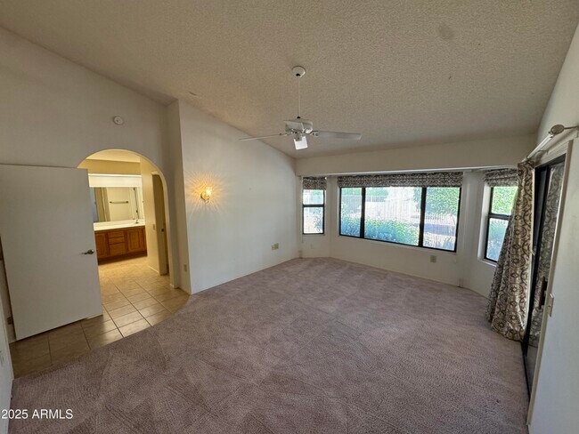 Building Photo - 13820 W Oak Glen Dr