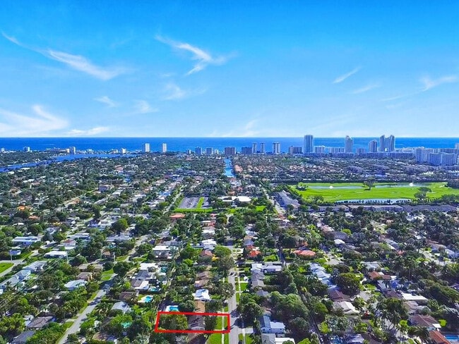 Building Photo - 1535 Plunkett St