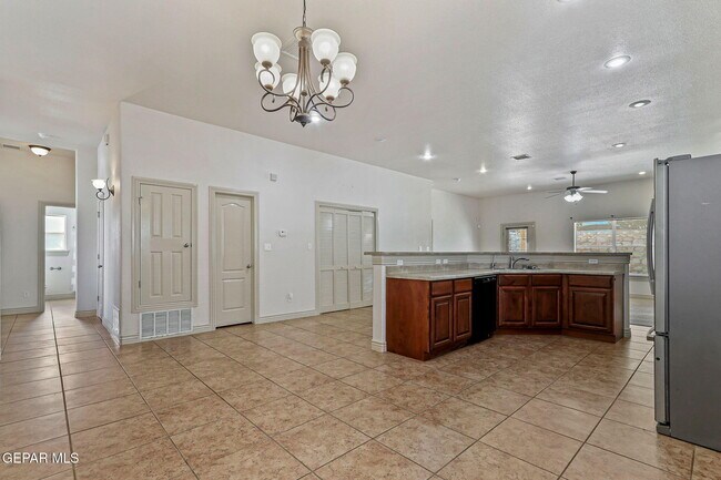 Building Photo - 5557 Gustavo Madrid Ln