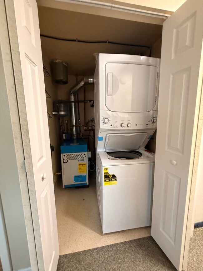 Building Photo - 6353 Chippewa Rd