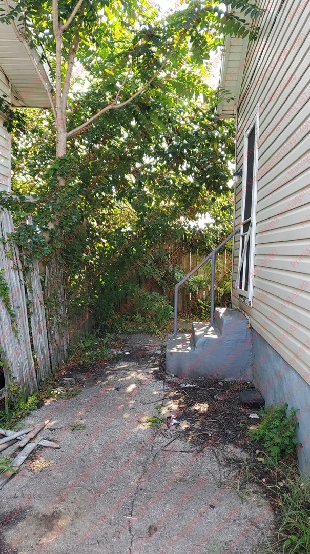 Building Photo - Cozy 3 Bed, 1.5 Bath, Convenient to I-70 a...