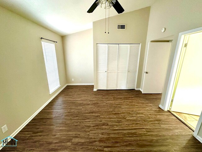 Building Photo - Cozy Secluded Condo, conveniently located near Medical Center, and Wurzbach Rd!