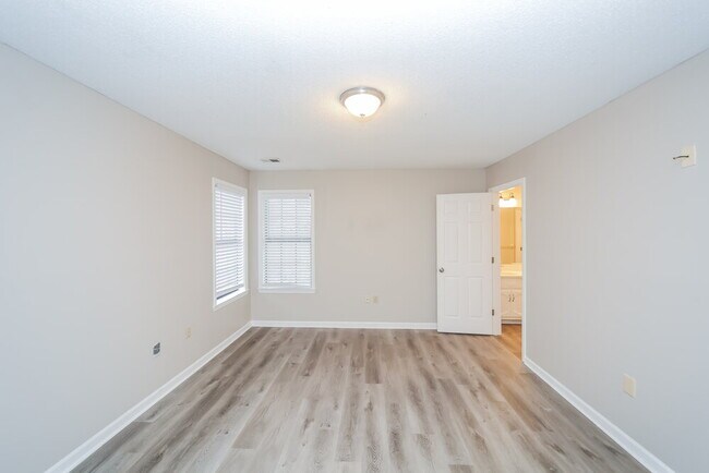 Building Photo - 7130 Larkfield Rd