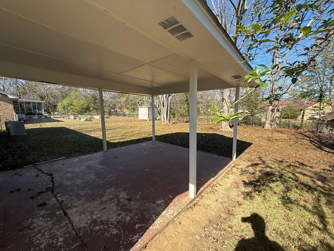 Building Photo - ** 3 Bed 2 Bath located in Regency Park ** call 334-366-9198 to schedule a self showing