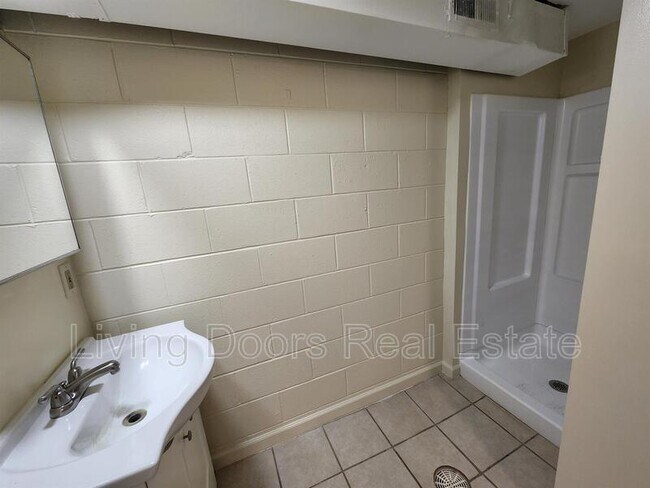 Building Photo - 1509 David Dr