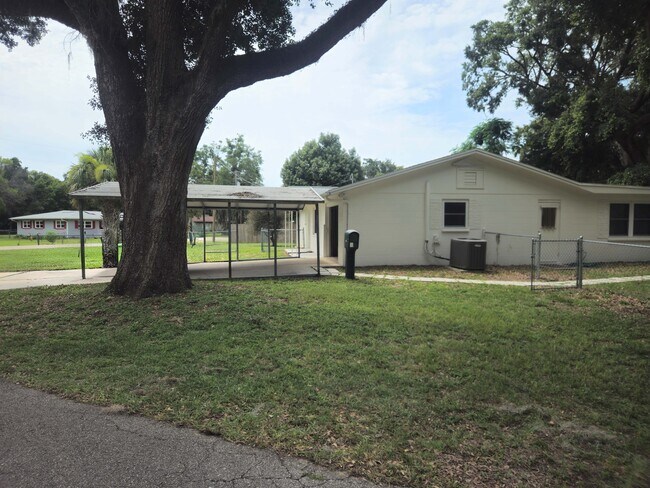 Building Photo - 3/2.5/1 Beautifully Updated Crystal River Home with Carport, Garage & Fenced Yard