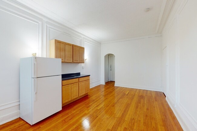 Building Photo - 5120 S. Hyde Park Boulevard