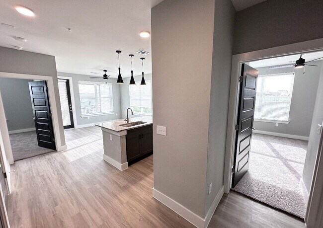 Building Photo - 5005 E Parmer Ln