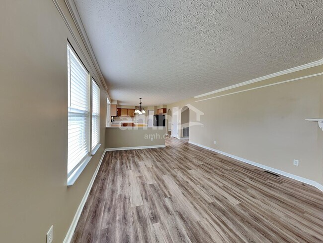 Building Photo - 357 Pinecrest Ct