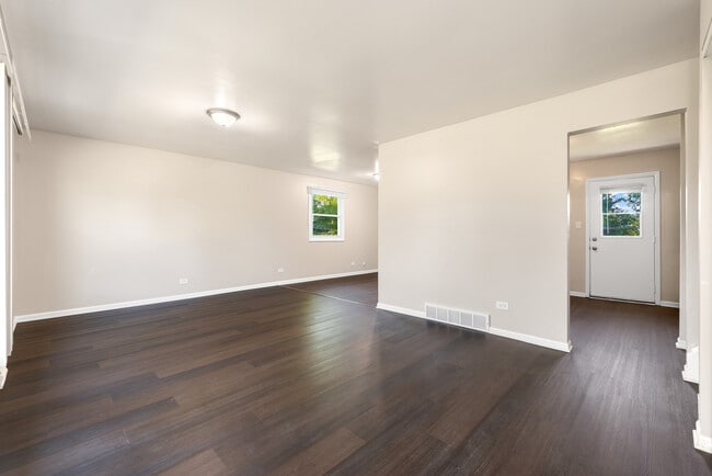 Building Photo - 3308 Birchwood Dr