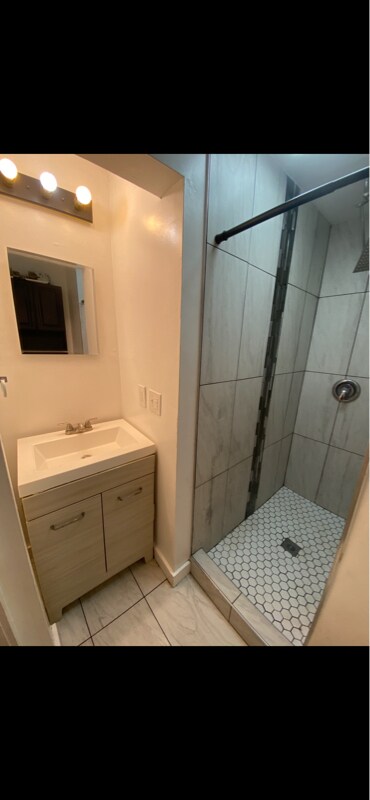 Building Photo - 732 N Victor Ave