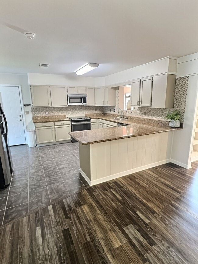 Building Photo - Spacious 3/2 Living in the Heart of Ocean Springs