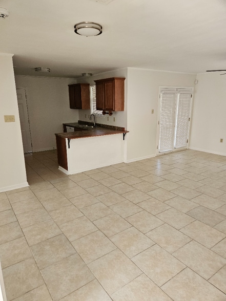 Building Photo - 3114 Vancouver Dr