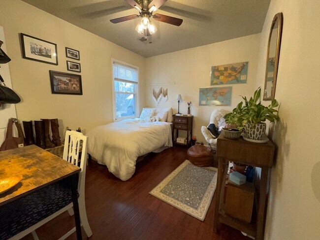 Building Photo - Well Maintained Single-Family Home in FC School District