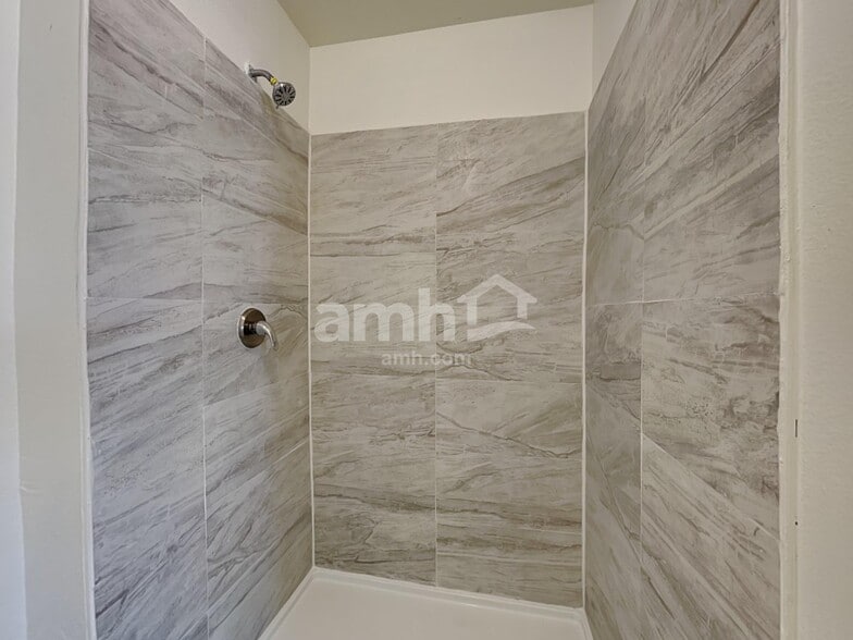 Building Photo - 10564 Opus Dr