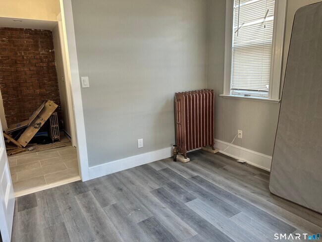 Building Photo - 1537 Chapel St