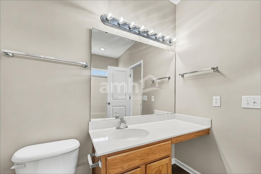 Building Photo - 578 English Oak Cir