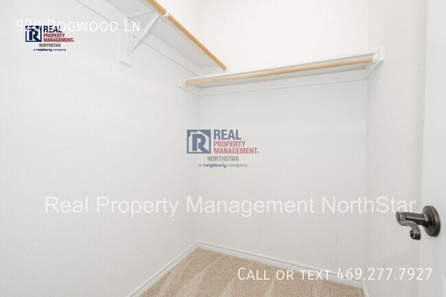 Building Photo - 920 Dogwood Ln