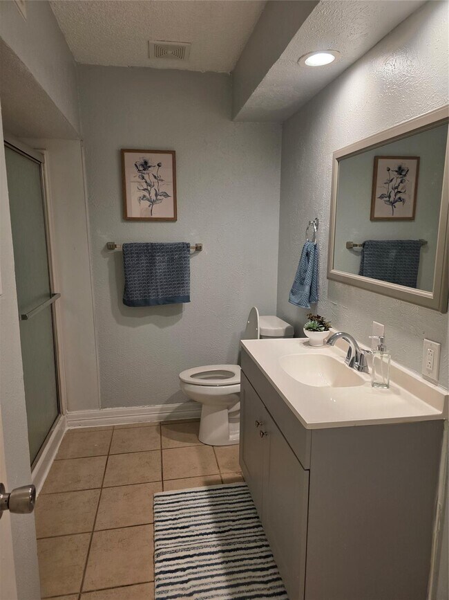 Building Photo - 709 Cain Dr