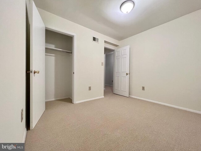 Building Photo - 10611 Pine Haven Terrace