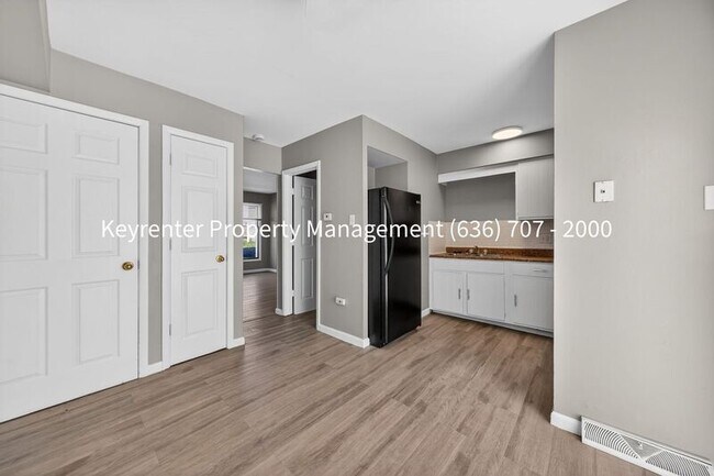 Building Photo - Parkcrest Dr - 924