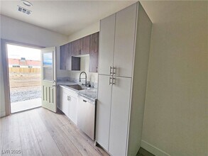 Building Photo - 1340 E Arrowhead St