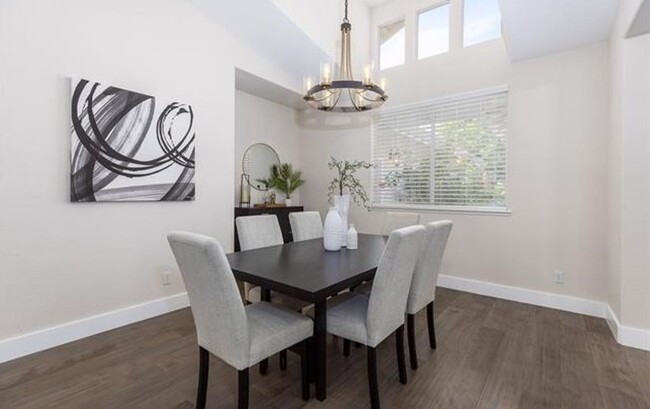 Building Photo - Livermore South Very Private 4 bedroom/3 b...