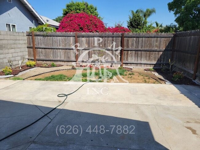 Building Photo - Charming 1-Bedroom Back House in El Monte,...
