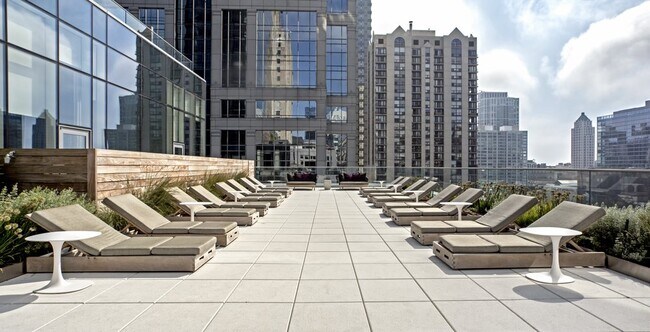 Building Photo - 203 N La Salle Dr
