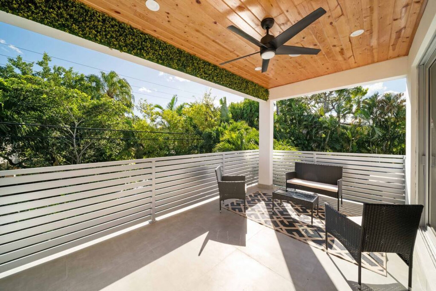 Building Photo - 1621 NE 4th Pl