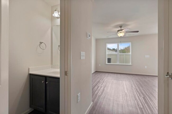 Building Photo - 245 Boyington Pl Rd