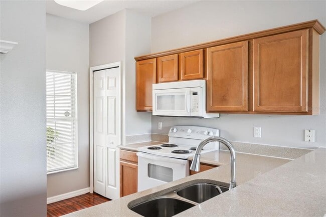 Building Photo - 3757 Clubside Pointe Dr