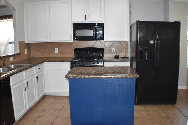 Building Photo - 2602 Lexington Park Dr