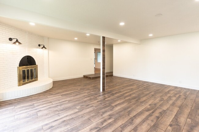 Building Photo - 1409 E 8425 S