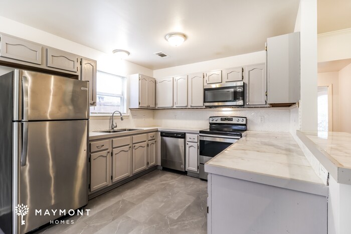 Building Photo - 1011 Katy Ln