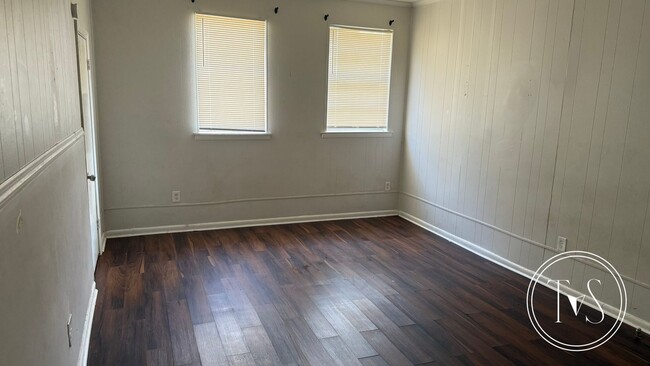 Building Photo - 1011 W 53rd St