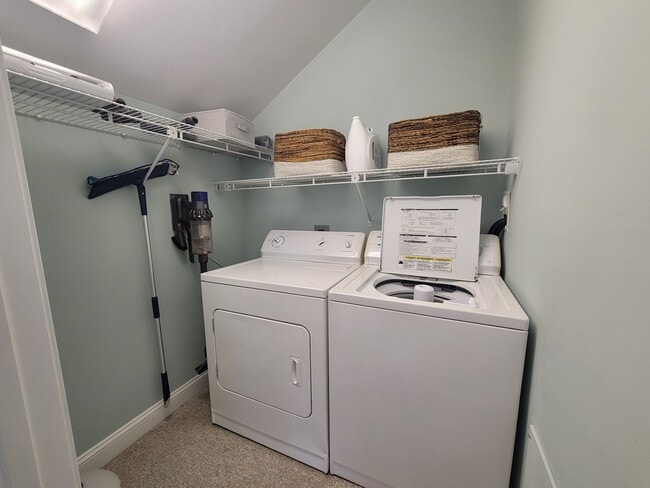 Building Photo - 6 month SUMMER SEASONAL on the River - $500 DISCOUNT!! - $2400/mo 2 bed 2 bath available now!